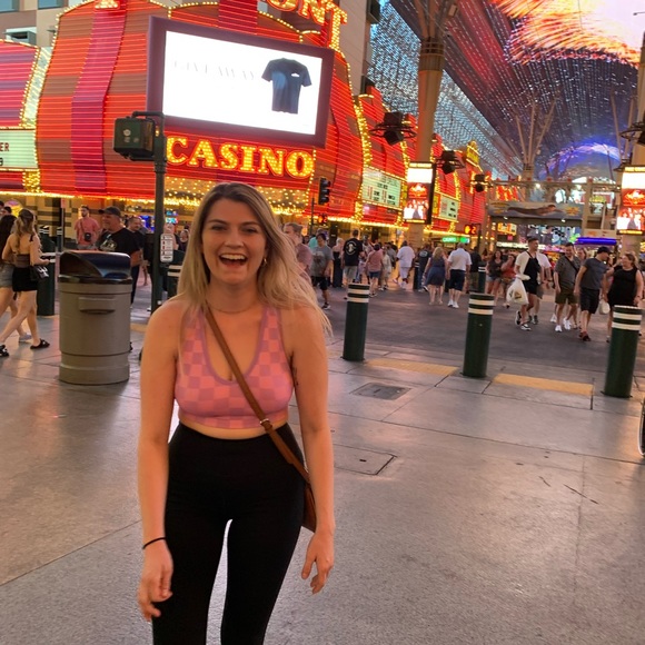 Meet your Posher, Cierra - Picture 3 of 16